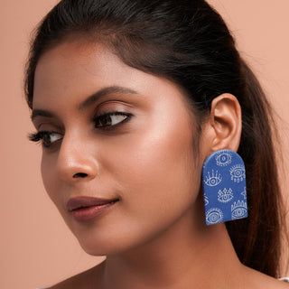 "All EYES on you"stud - Kala Curry