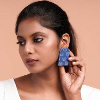 "All EYES on you"stud - Kala Curry