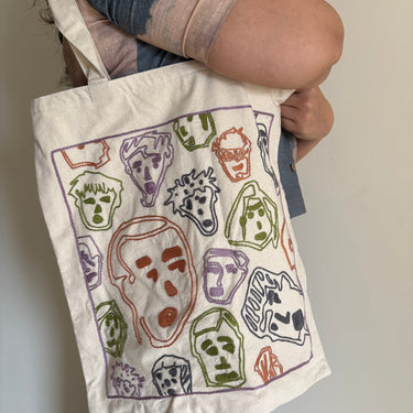 Tote Pe Kitne Chehre?