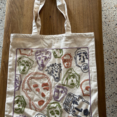 Tote Pe Kitne Chehre?