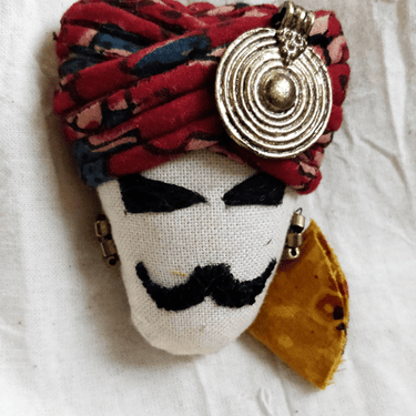 Red Turban - Maldhari Man Brooch - Kala Curry