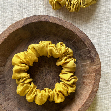 Small Grass Silk Scrunchie - Kala Curry